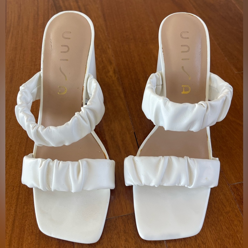 UNISA Women White Sandal block heel square toe Slip on Sandals Shoes Sz 7.5